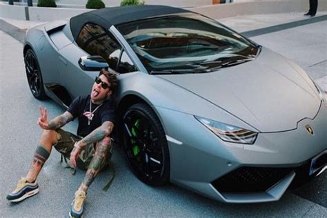 carrozzina fendi fedez|La nuova Ferrari elettrica di Fedez: come è fatta e quanto costa .